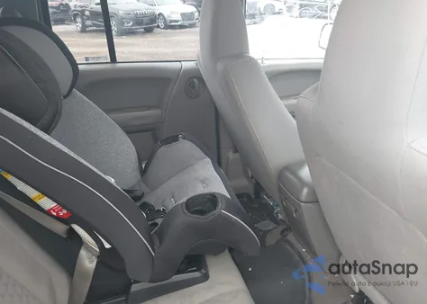 2005 Jeep Liberty Sport z USA, uszkodzony, nr VIN 1J4GL48K05W708055